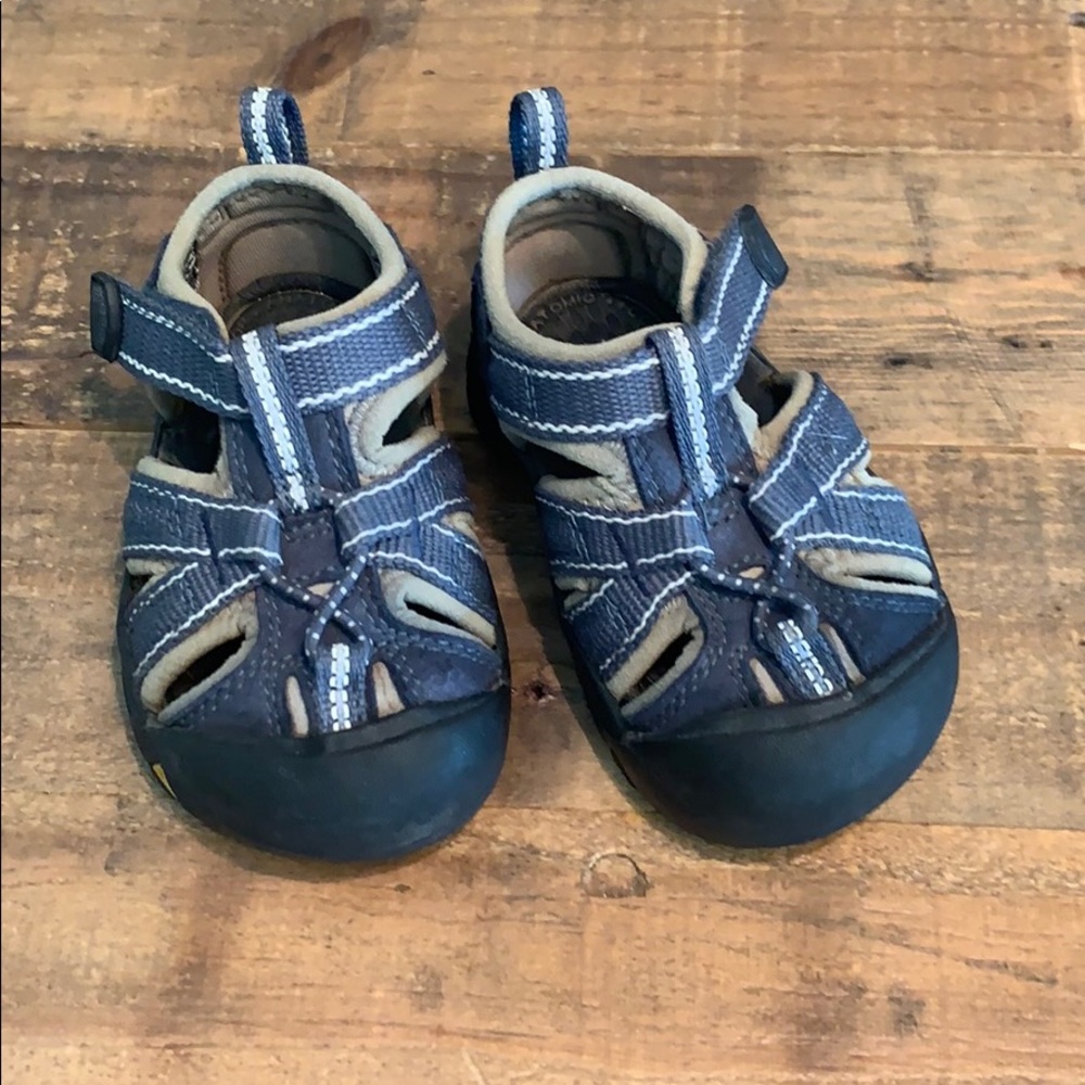 Toddler keen water shoes